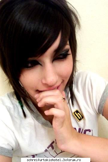 poze cu tinute emo / frizuri - mai am ji eu cateva - !~EmO...~!